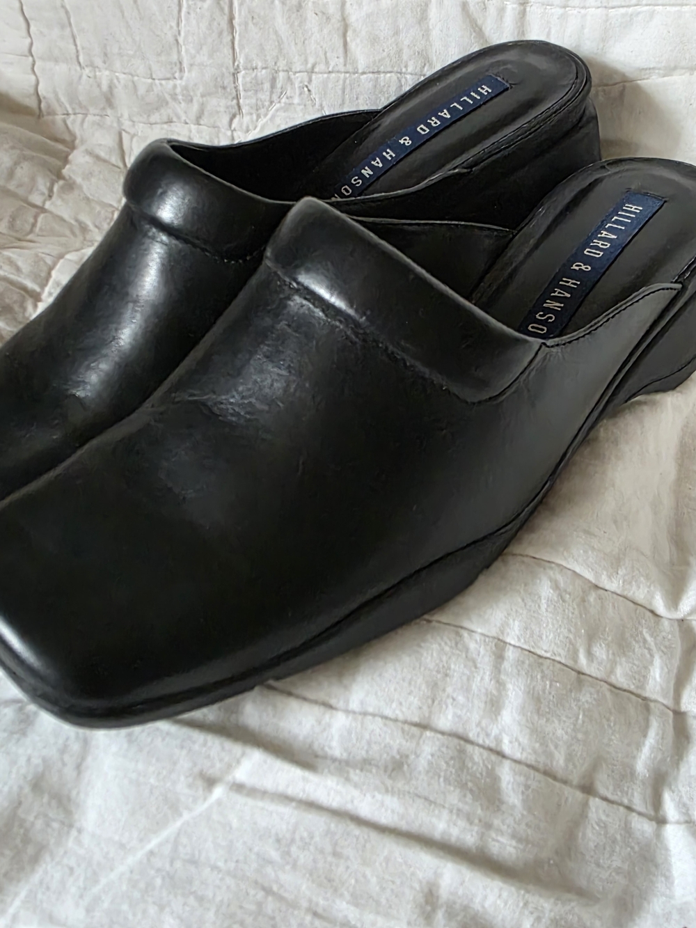Hillard & Hanson Black Leather Square Toe Mules